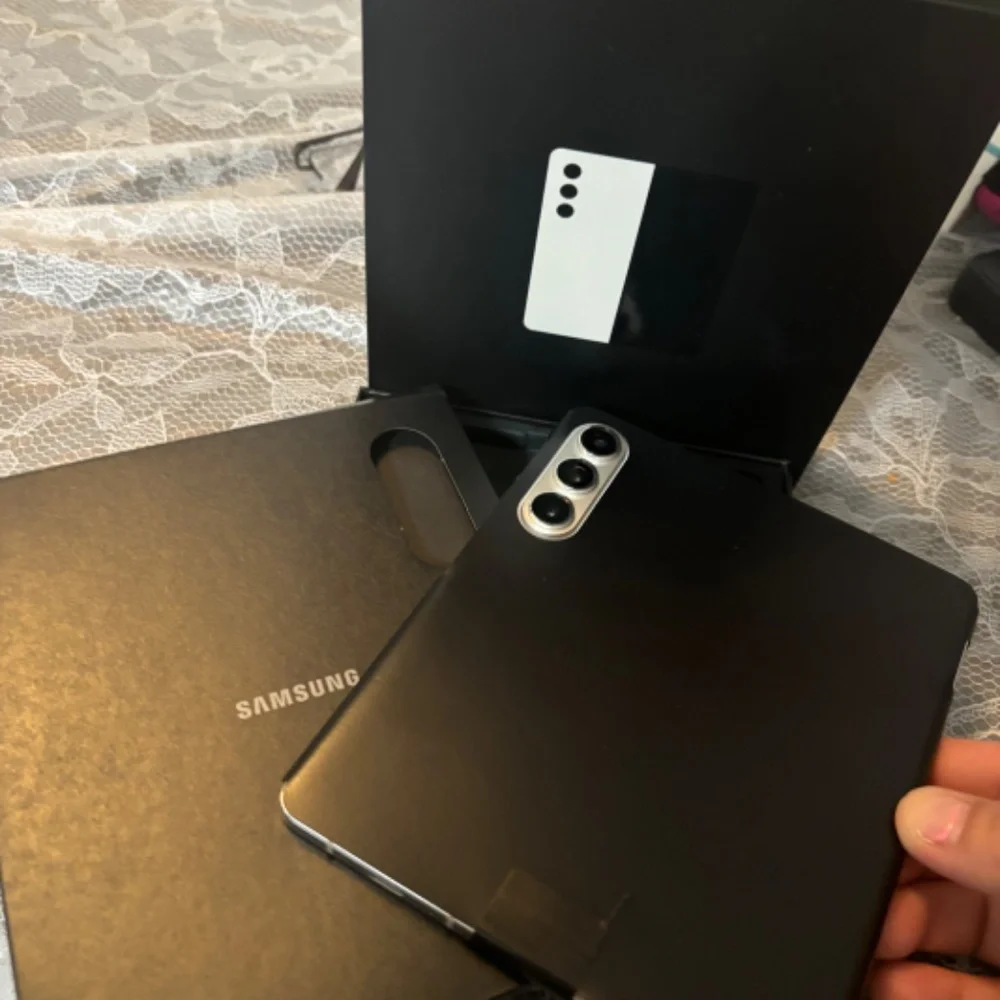 Samsung Galaxy ZFold 5 cream -unlocked 256 GB